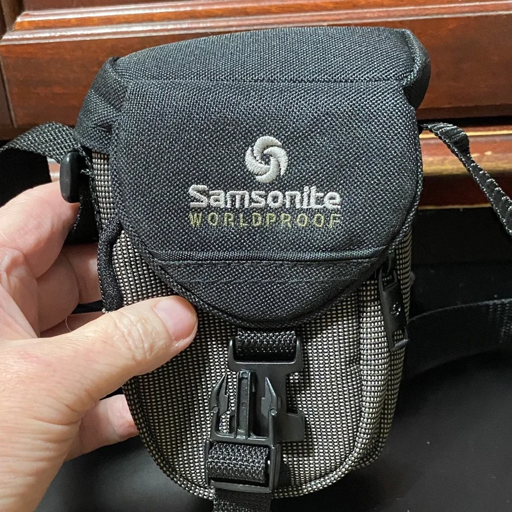 Samsonite vintage Black and Tan camera shoulder or Belt Bag